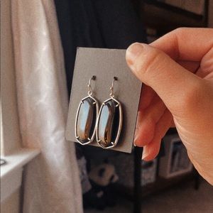 ✨BLACK AND GOLD REVERSIBLE KENDRA SCOTT EARRINGS✨